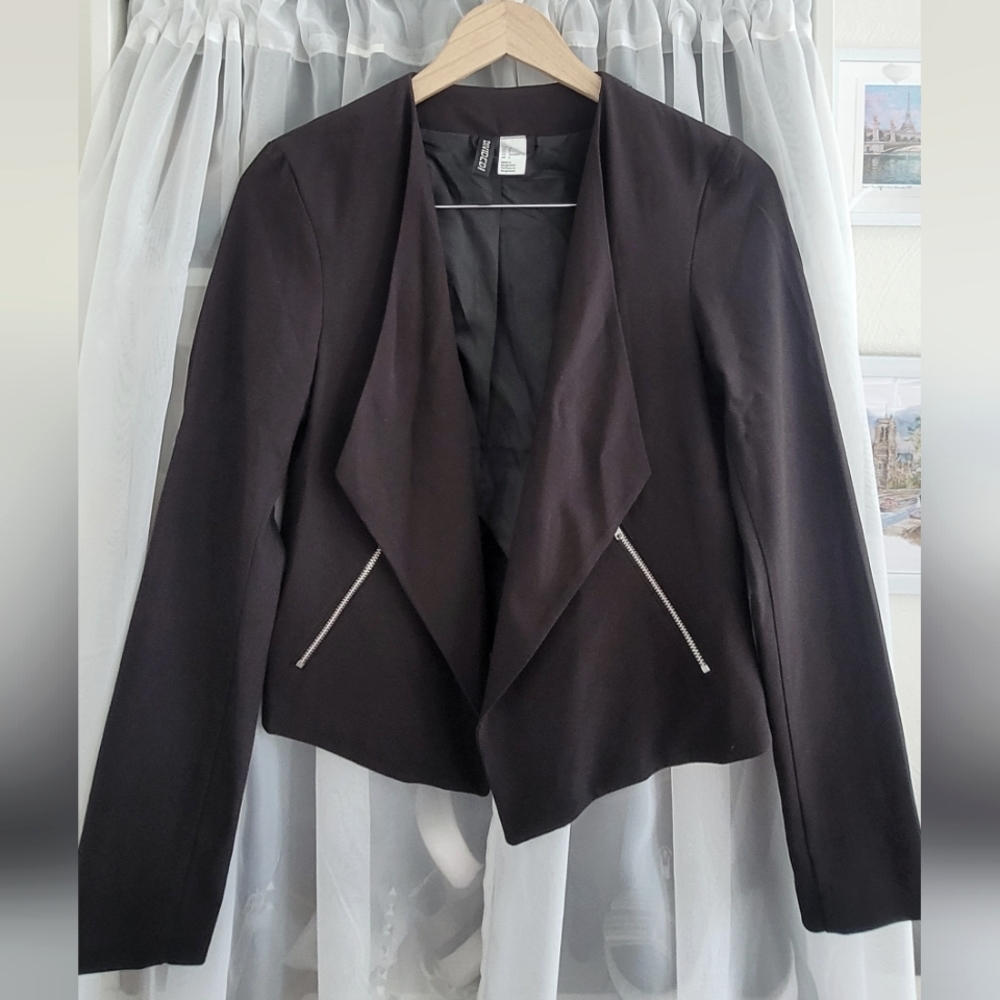 H&M, like new, black blazer, size 6